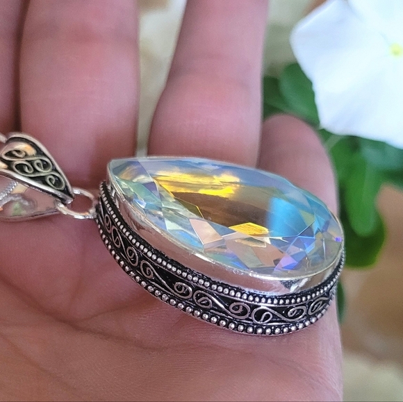 🩵Vintage Rainbow Topaz Gemstone Pendant - Picture 7 of 9